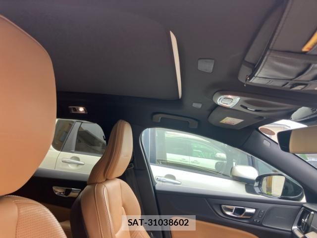Volvo V60 2018-10 8410995-8