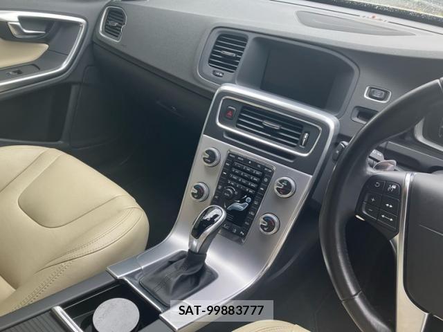 Volvo V60 2017-04 8410998-9