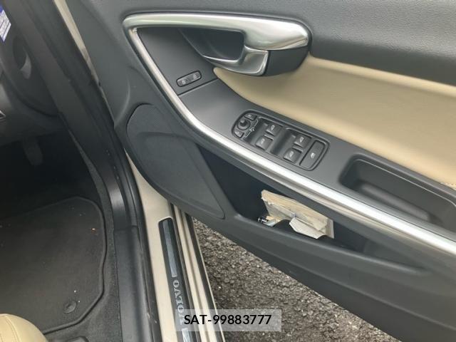 Volvo V60 2017-04 8410998-10