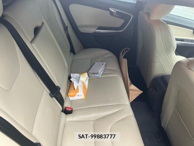 Volvo V60 2017-04 8410998-18
