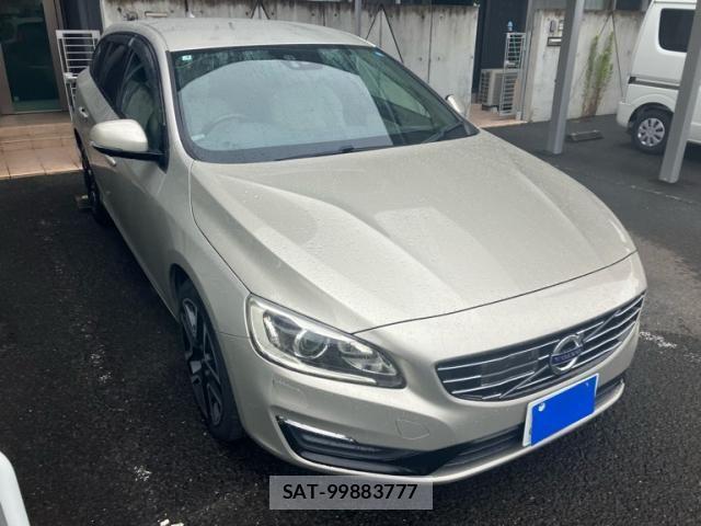 Volvo V60 2017-04 8410998-1