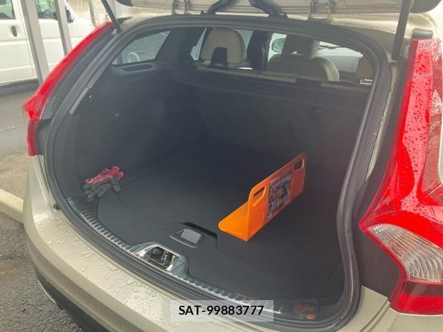 Volvo V60 2017-04 8410998-24