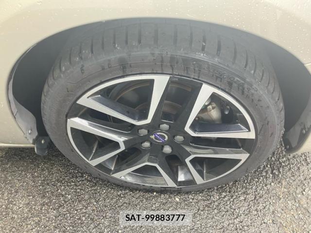 Volvo V60 2017-04 8410998-2