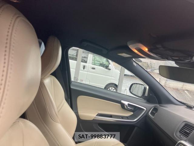Volvo V60 2017-04 8410998-7