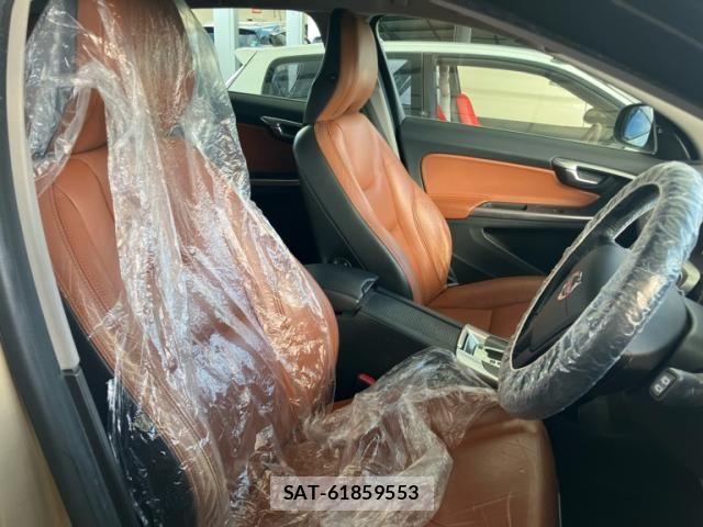 Volvo V60 2011-08 8486235-18