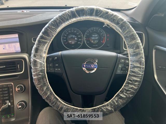 Volvo V60 2011-08 8486235-1
