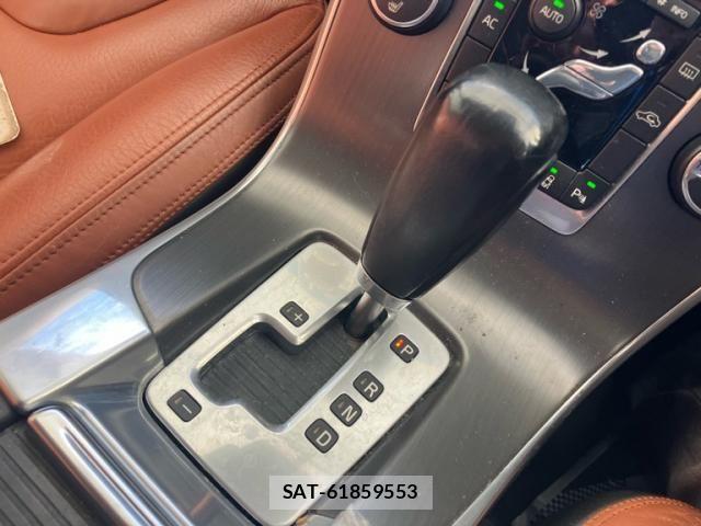 Volvo V60 2011-08 8486235-25