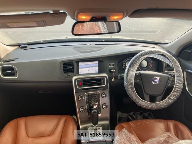 Volvo V60 2011-08 8486235-2