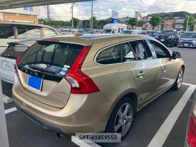 Volvo V60 2011-08 8486235-6