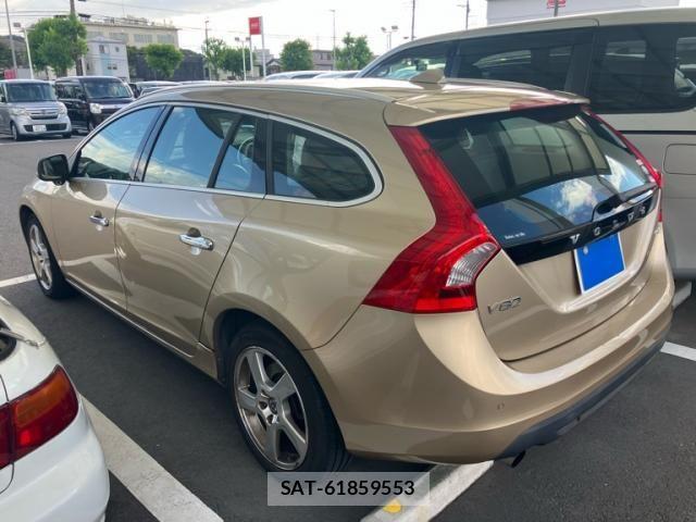 Volvo V60 2011-08 8486235-8