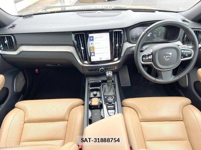 Volvo V60 2019-03 8528084-1