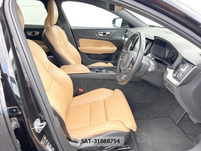 Volvo V60 2019-03 8528084-8