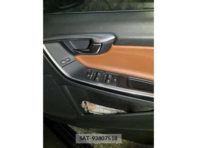 Volvo V60 2011-09 8528085-13