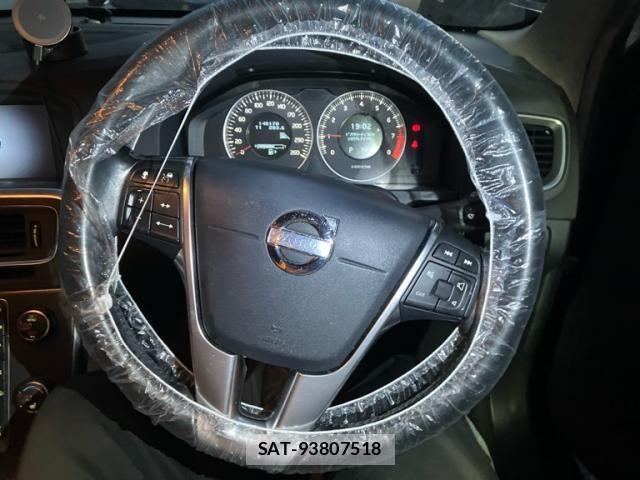 Volvo V60 2011-09 8528085-15