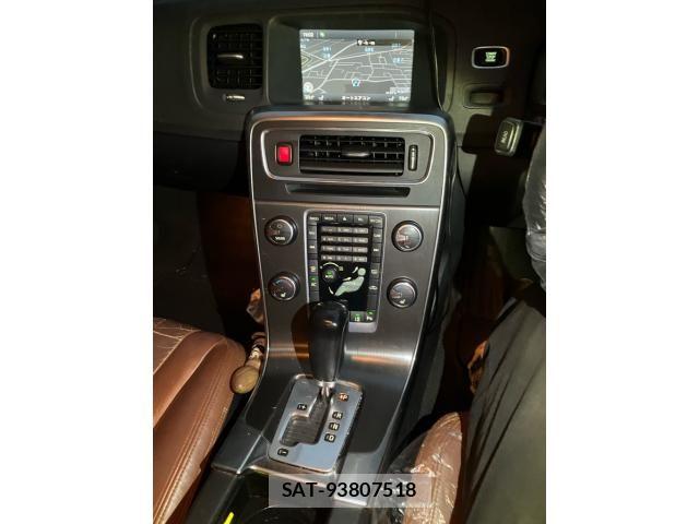 Volvo V60 2011-09 8528085-19