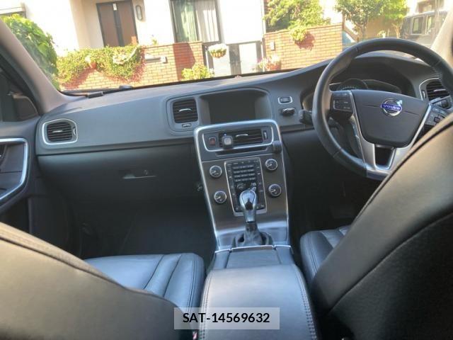 Volvo V60 2014-01 8563994-14