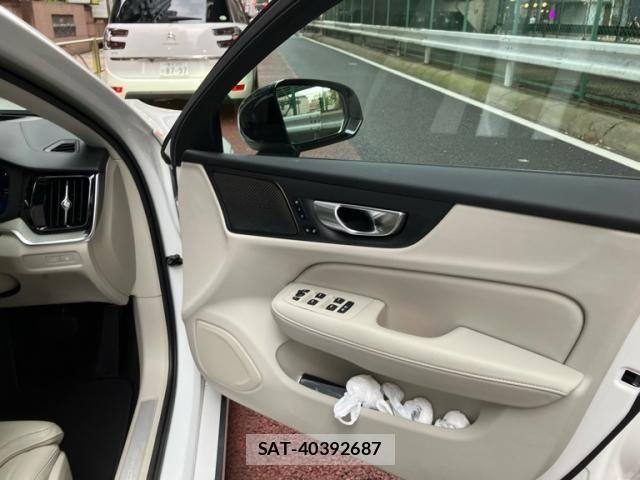 Volvo V60 2023-05 8563993-19