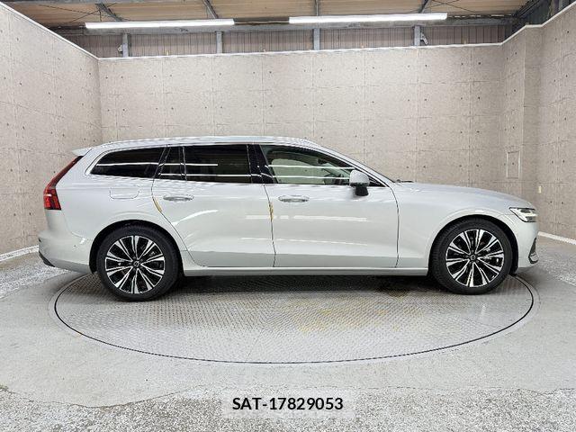 Volvo V60 2023-06 8563995-8