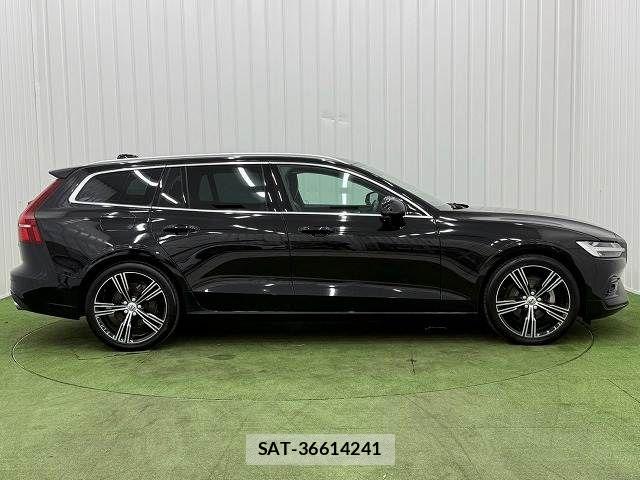 Volvo V60 2021-02 8629592-17