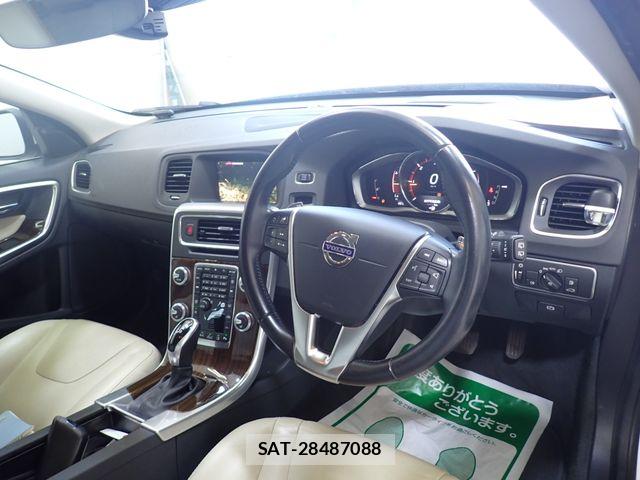 Volvo V60 2017-08 8629590-1