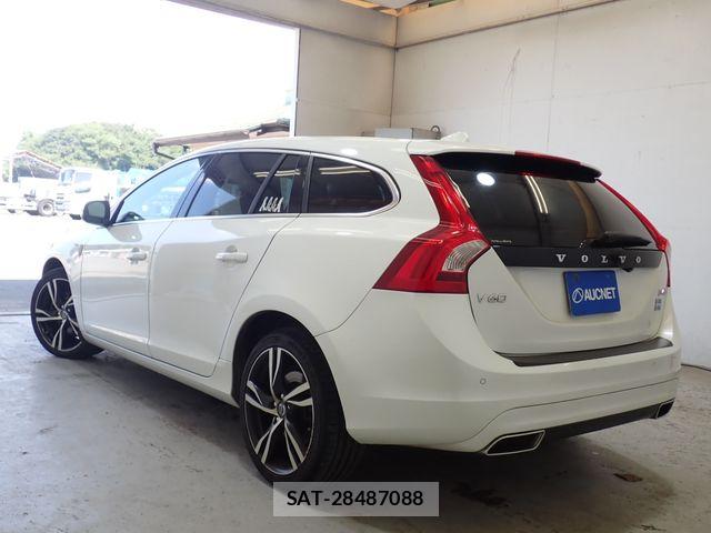 Volvo V60 2017-08 8629590-2