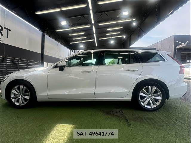 Volvo V60 2022-06 8629593-16