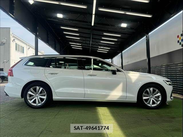 Volvo V60 2022-06 8629593-17