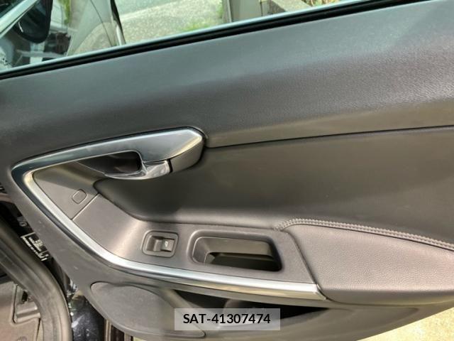 Volvo V60 2015-01 8629595-16
