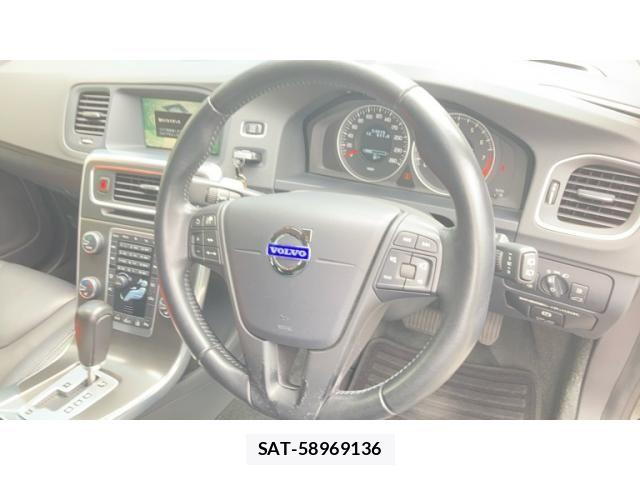 Volvo V60 2011-12 8746675-15