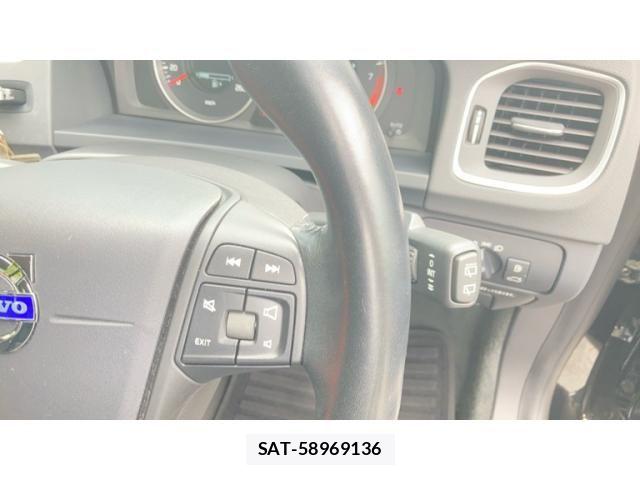 Volvo V60 2011-12 8746675-16