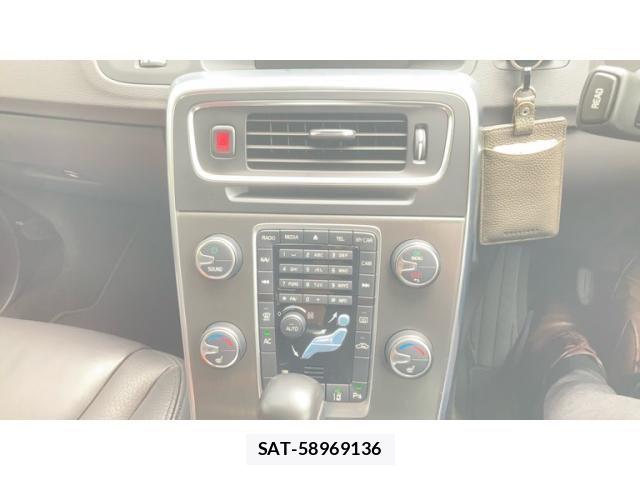 Volvo V60 2011-12 8746675-21