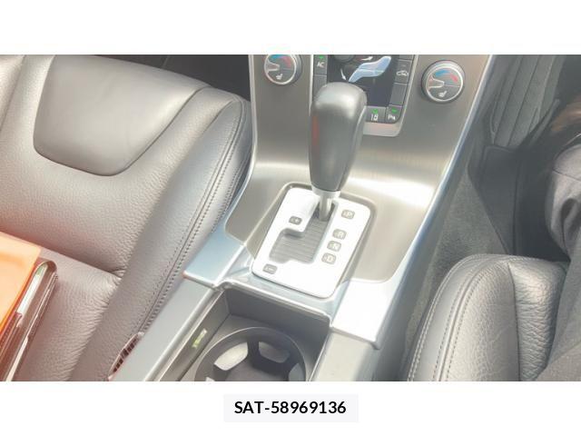Volvo V60 2011-12 8746675-22