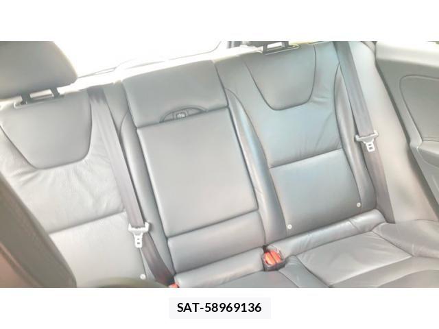 Volvo V60 2011-12 8746675-23