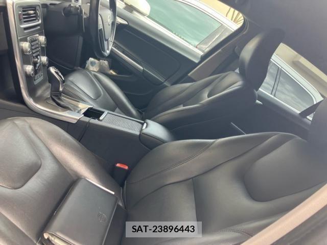 Volvo V60 2015-09 8746674-9
