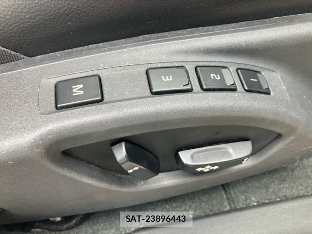 Volvo V60 2015-09 8746674-12