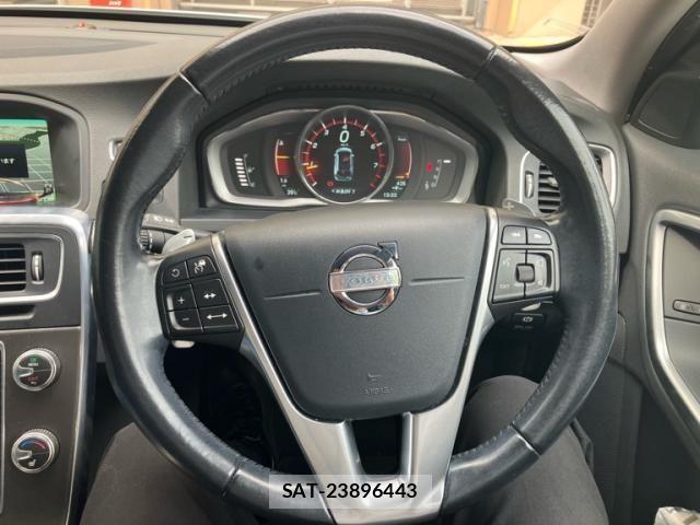 Volvo V60 2015-09 8746674-13