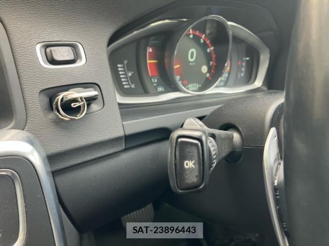 Volvo V60 2015-09 8746674-17