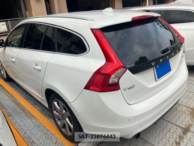 Volvo V60 2015-09 8746674-2