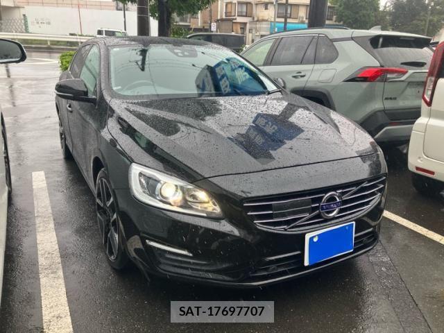 Volvo V60 2017-06 8746672-0