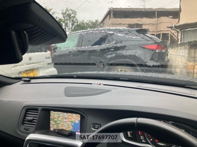 Volvo V60 2017-06 8746672-12