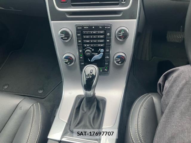 Volvo V60 2017-06 8746672-14
