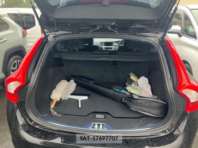 Volvo V60 2017-06 8746672-19