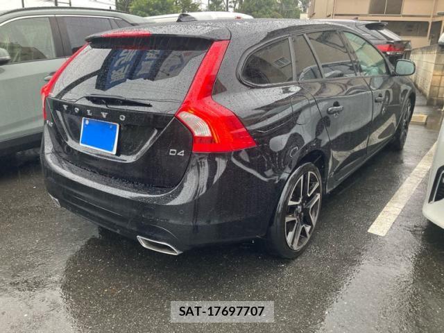 Volvo V60 2017-06 8746672-2