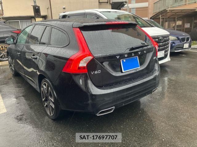 Volvo V60 2017-06 8746672-3