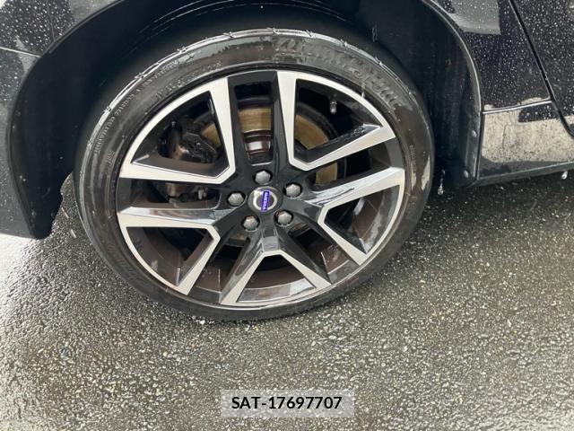 Volvo V60 2017-06 8746672-5