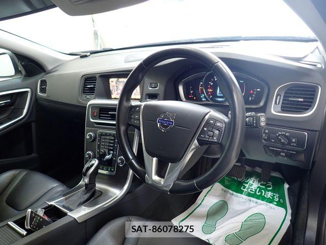 Volvo V60 2014-05 8746671-1