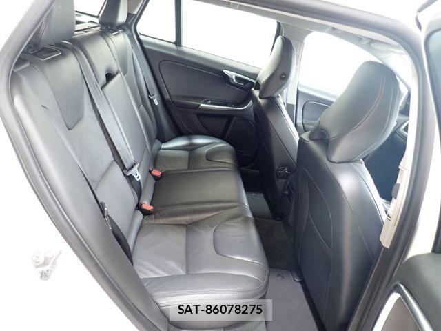 Volvo V60 2014-05 8746671-22