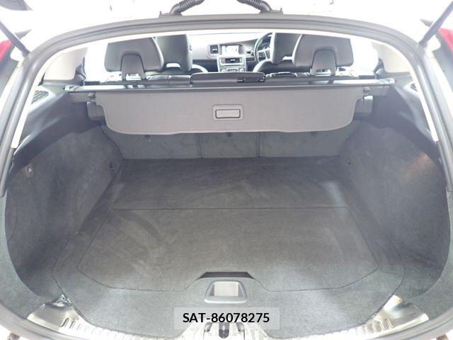 Volvo V60 2014-05 8746671-23