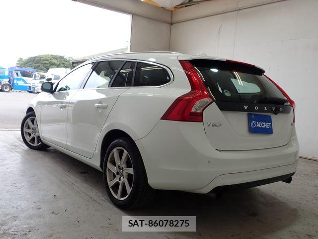 Volvo V60 2014-05 8746671-2