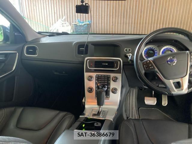 Volvo V60 2012-06 8746673-9